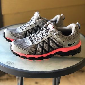! MOVING SALE ! Women’s Nike Trail Ridge 2